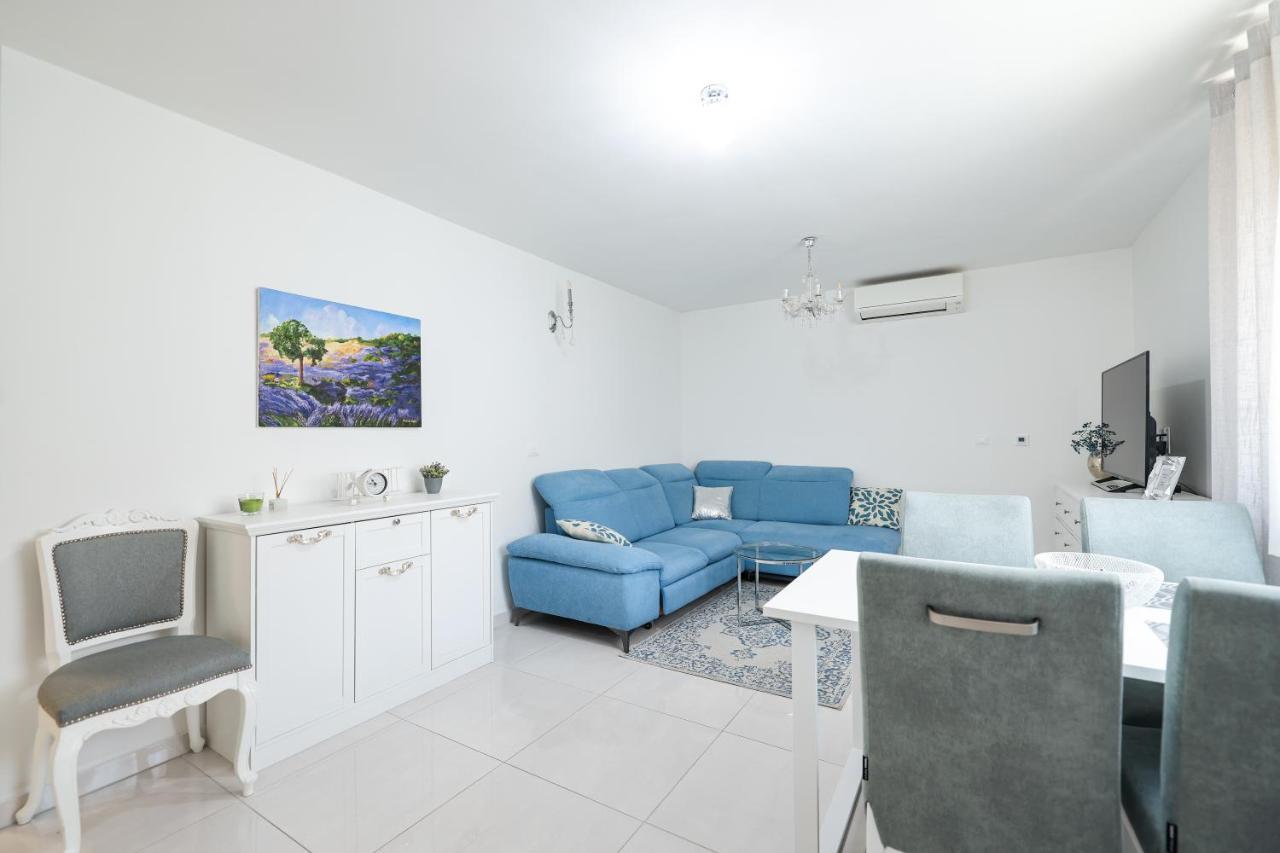 Two Bedroom Apartment With A Balcony Relja زادار المظهر الخارجي الصورة