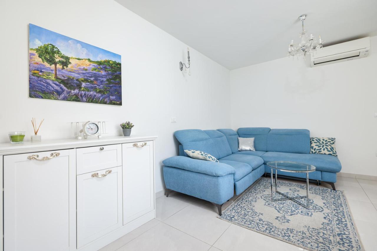 Two Bedroom Apartment With A Balcony Relja زادار المظهر الخارجي الصورة